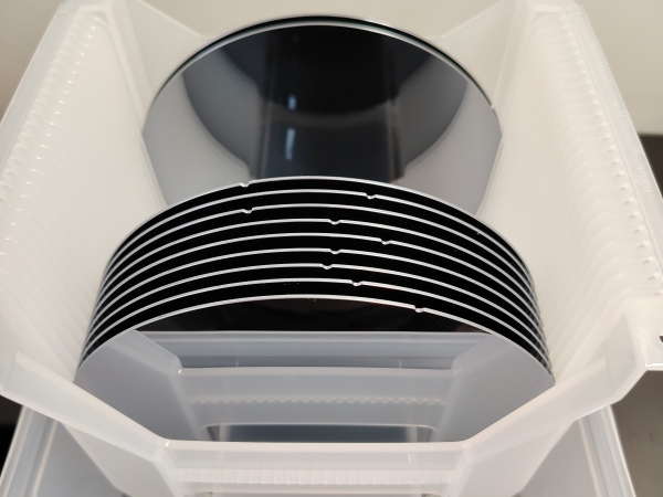 Flat Edge vs. Notch in Wafer Substrates: Technical Comparison and Applications